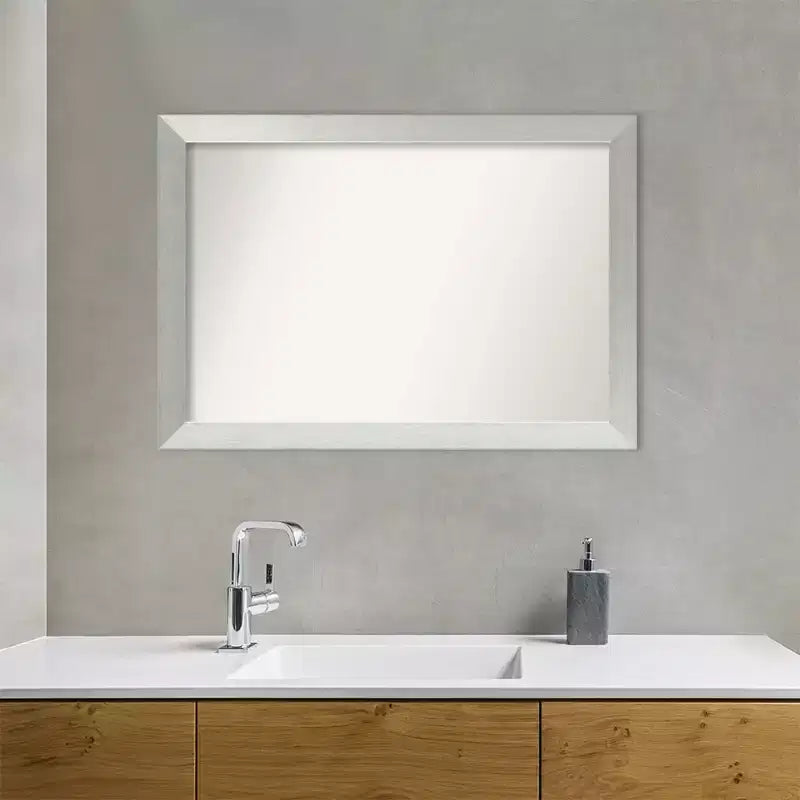 Miroir mural de salle de bain en bois non biseauté 40 po x 28 po Argent sterling brossé - : Moderne, Rectangle, Fixation murale