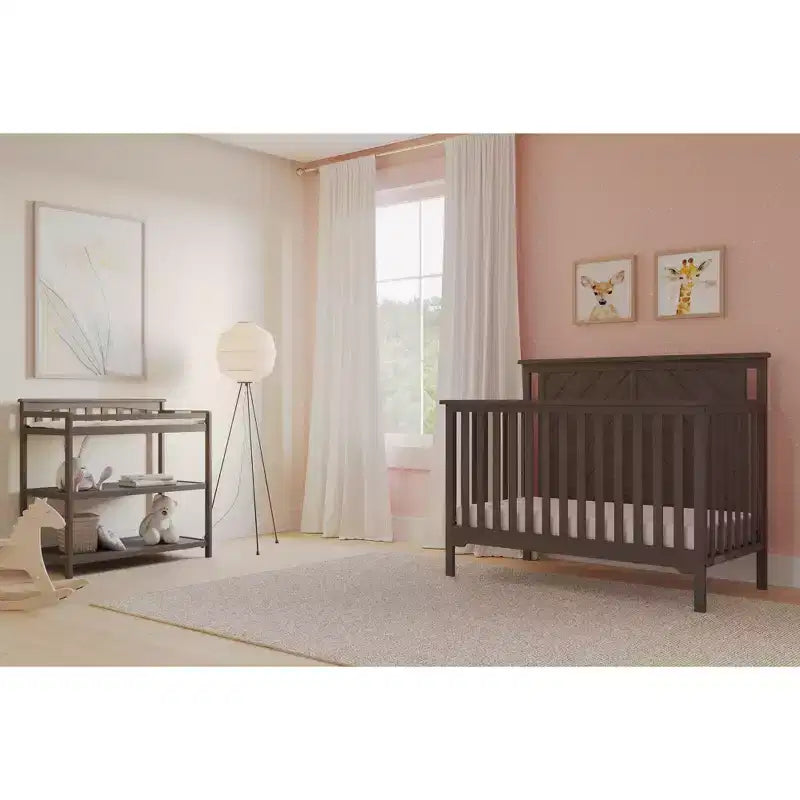 Lit de bébé convertible 4 en 1, se transforme en lit de jour, en lit de tout-petit et en lit double, 3 positions de matelas, finition sécuritaire pour bébé