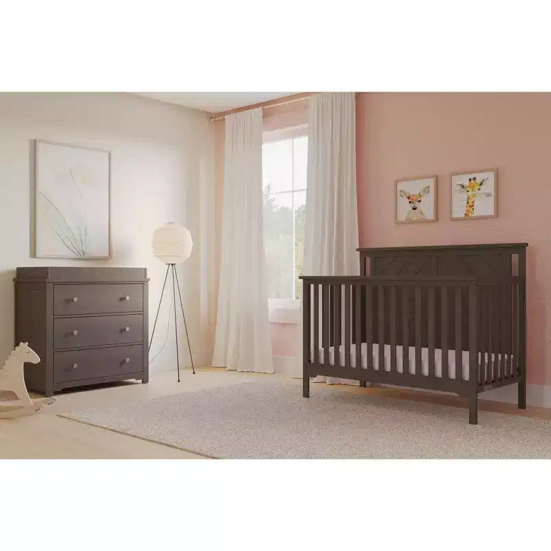 Lit de bébé convertible 4 en 1, se transforme en lit de jour, en lit de tout-petit et en lit double, 3 positions de matelas, finition sécuritaire pour bébé